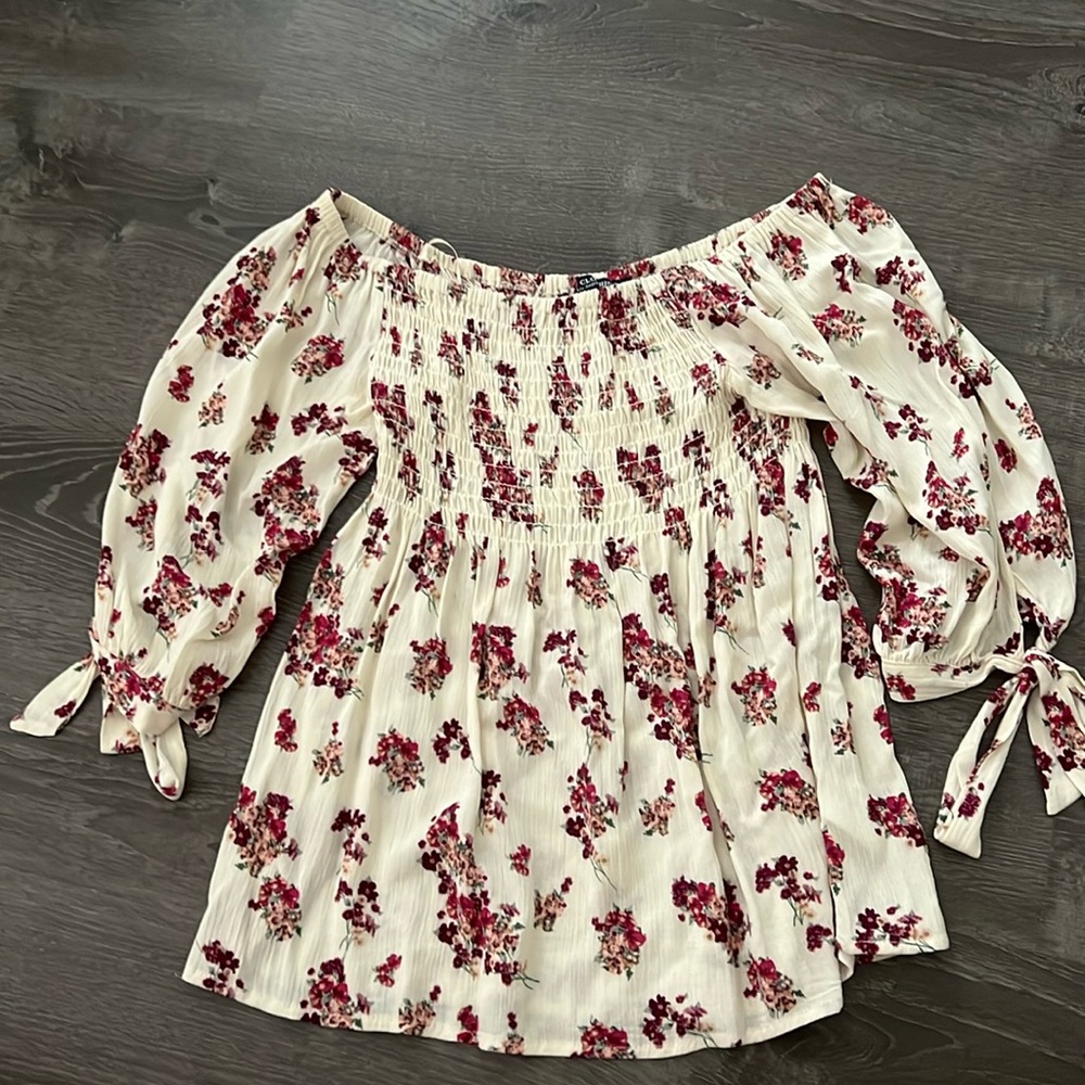 Size M off the shoulder blouse